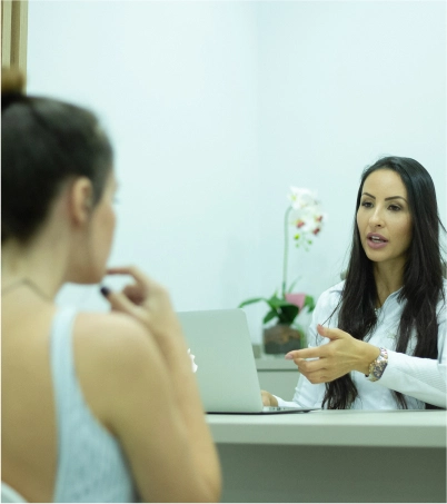 Dra Mariane Teixeira - Sobre